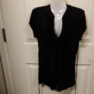 Blouse with V cut and ruffle